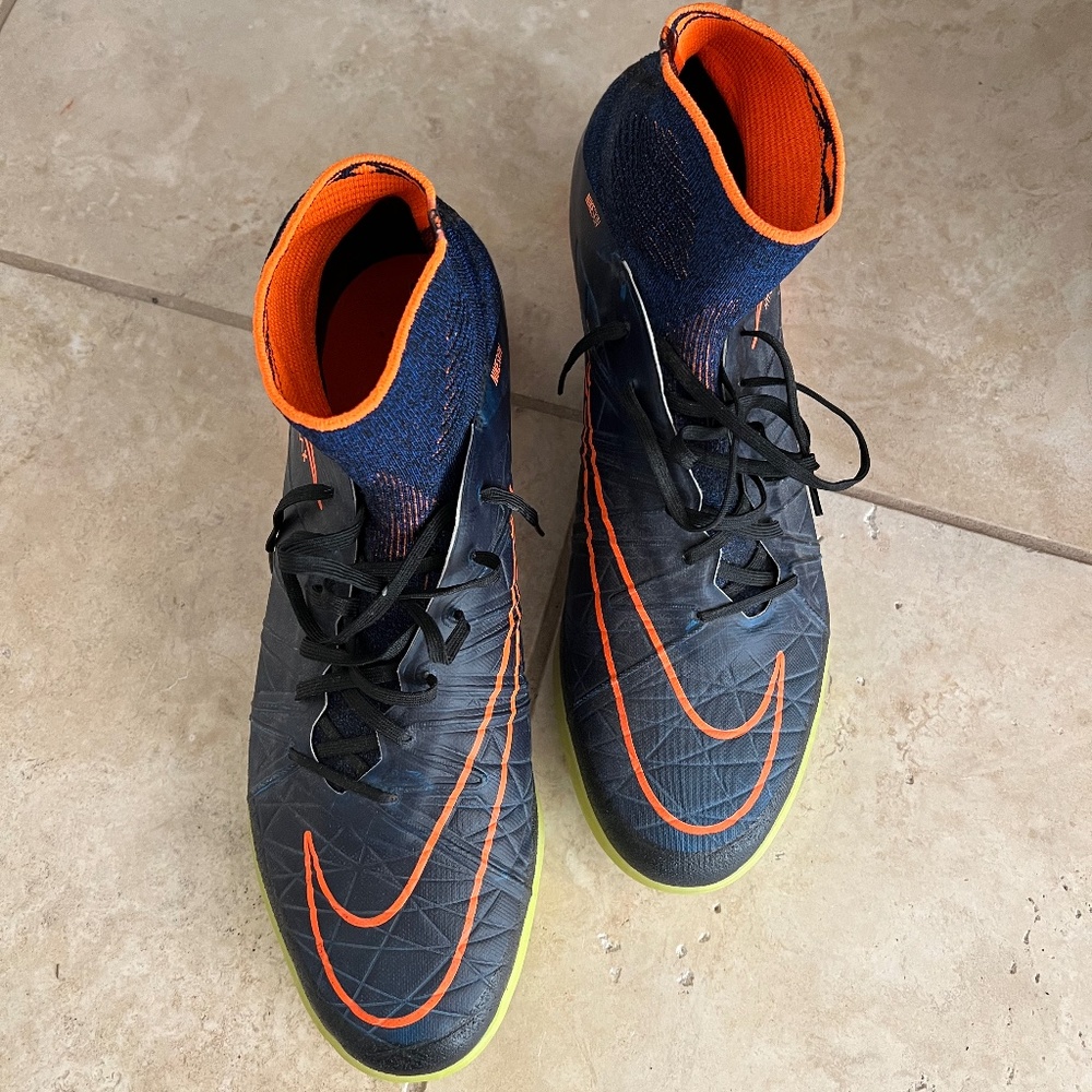 Nike hyper venom indoor soccer shoes